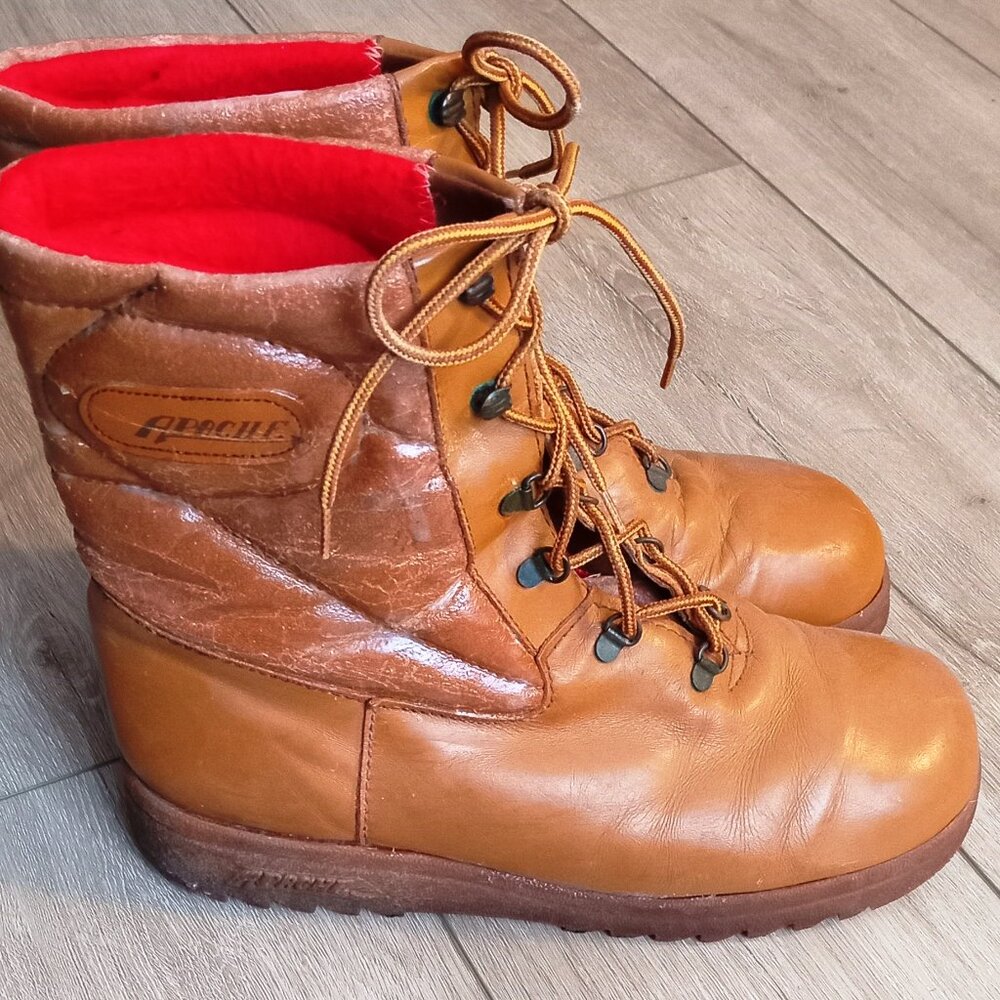 Vintage Canadian: Wedge pillow snow boot - Apache- size 10-11